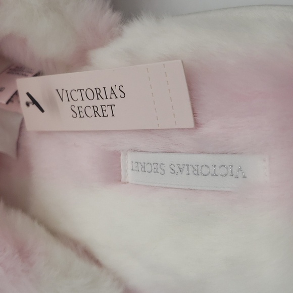 1235- Victoria’s Secret Pink & White Fuzzy Slippers Size L NWT - Picture 7 of 8